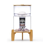 Produktbild: Standfilter KAITO 8L von Lotus Vita mit Sockel und Deckel in Bambus.